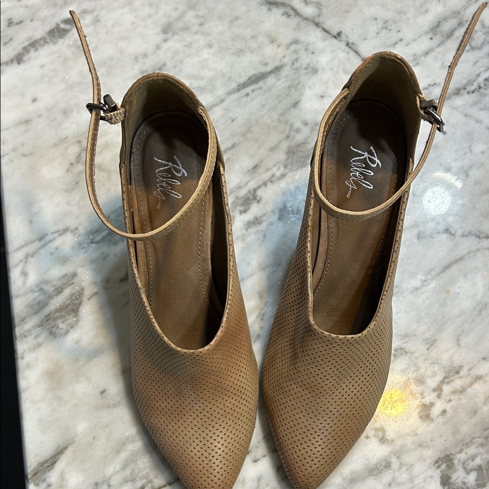 Rebels Light Brown Perforated Heels